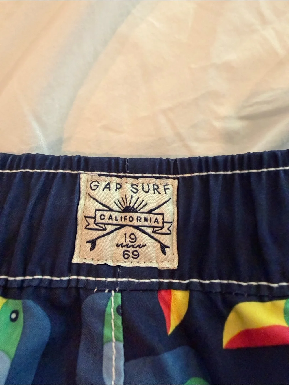 New GAP Kids White and Navy Athletic Shorts Size Small